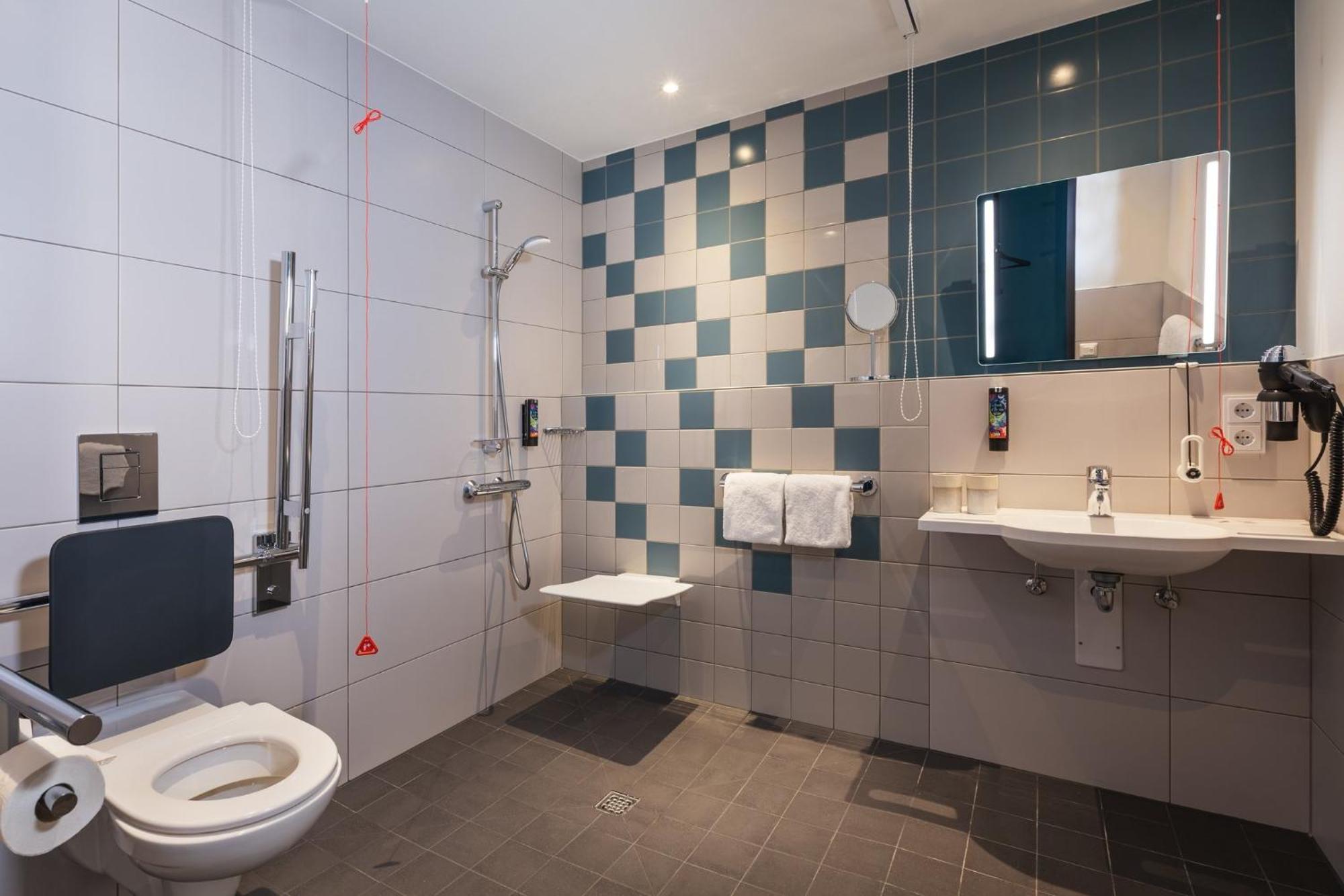 Standard Queen Room - Accessible,1621029833:JPEG